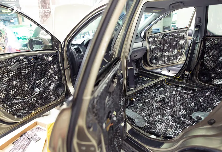 Có nên dán chống ồn cho xe ô tô? Giải pháp tối ưu hay lãng phí?