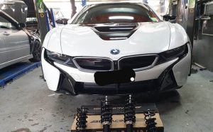 Các yếu tố ảnh hưởng đến giá xe BMW i8