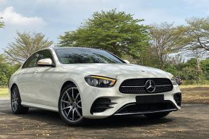 Mercedes Benz E300 Sự giao hòa của 2 dòng xe